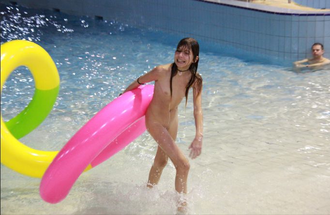 Videofilm über FKK im Pool in Frankreich [Nudismus-Sammlung]