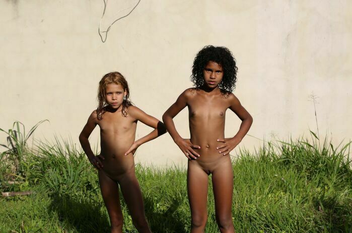 Schönheits nudisten, die in Brasilien stillstehen [Nudismus-Sammlung]